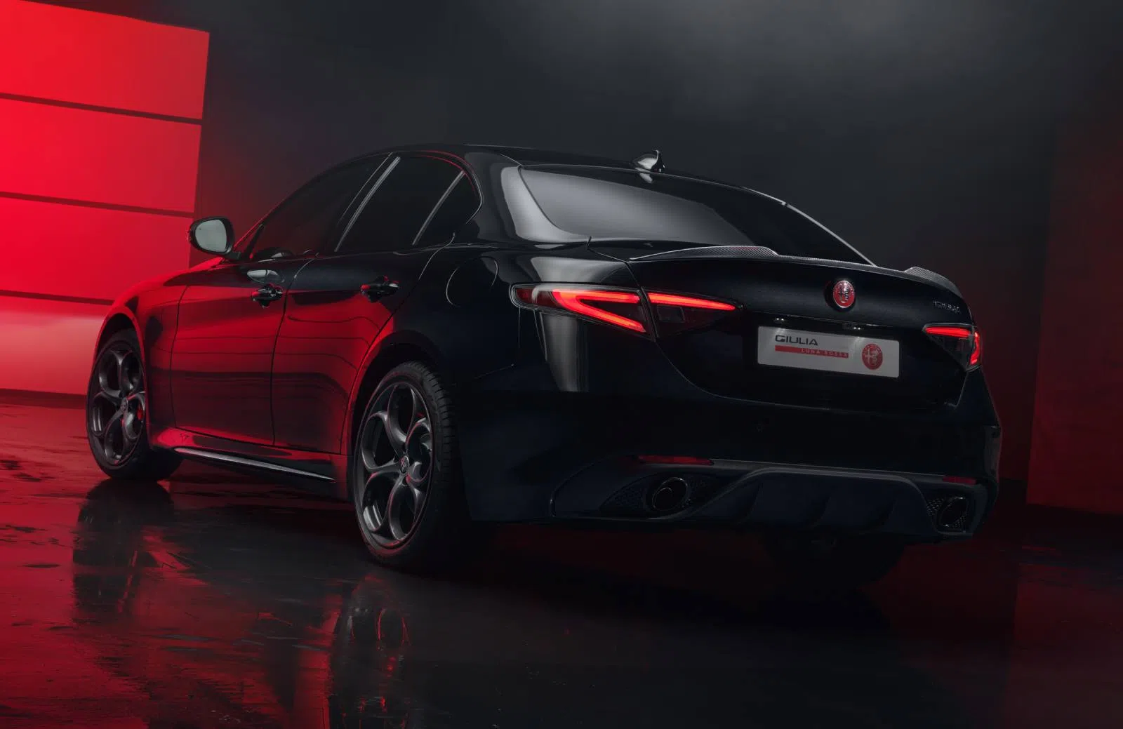 Alfa Romeo Giulia Edizione Luna Rossa